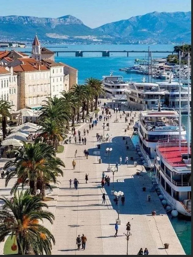 Luxury Apartment Magdalena Τρογκίρ 0*,